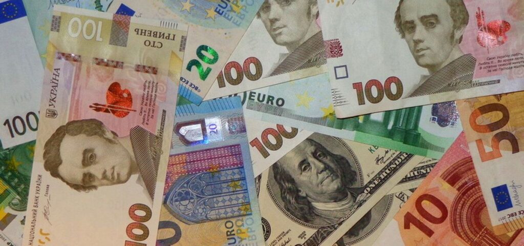 Курс валют на 27 березня: долар зріс, євро та злотий подешевшали