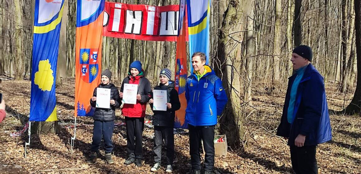 Швидкість, азарт і компас: як молоді вінничани виборювали звання найкращих радіопеленгаторів області