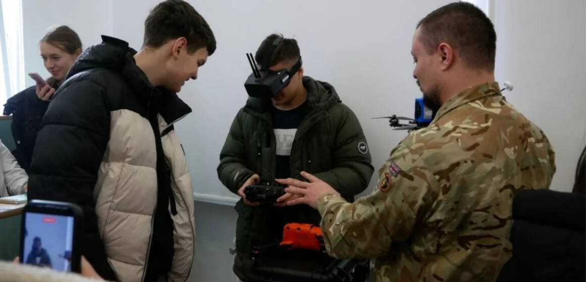 Студентам вінницького медуніверситету презентували курс підготовки до нацспротиву