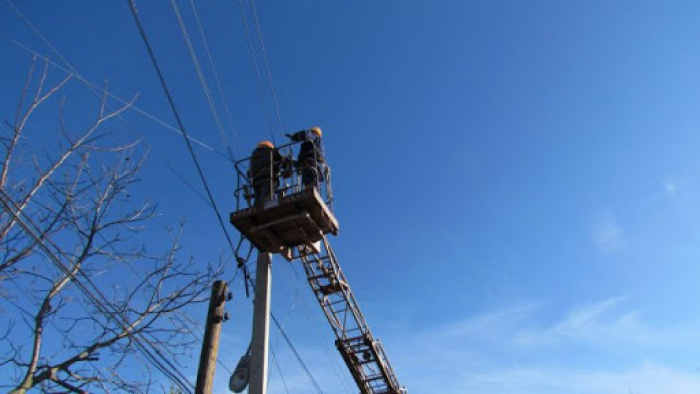 Вінницькі енергетики активно розчищають дерева в охоронних зонах електромереж
