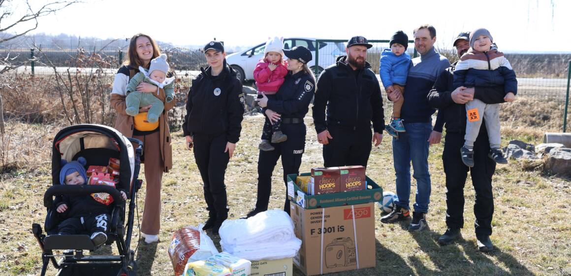 Подарунки та підтримка: у Вінниці поліцейські відвідали дитячий будинок сімейного типу