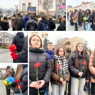 У Вінниці вшановують пам’ять випускників шкіл, життя яких забрала війна