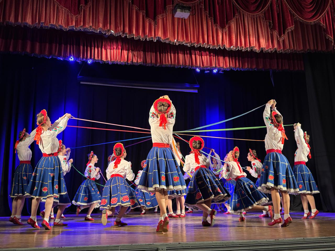 28 років на сцені та 33 країни світу: вінницький ансамбль «Радість» відзначив день народження