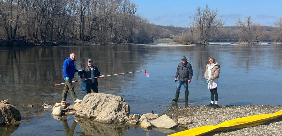 Фахівці закликають тимчасово не користуватися водою з Дністра