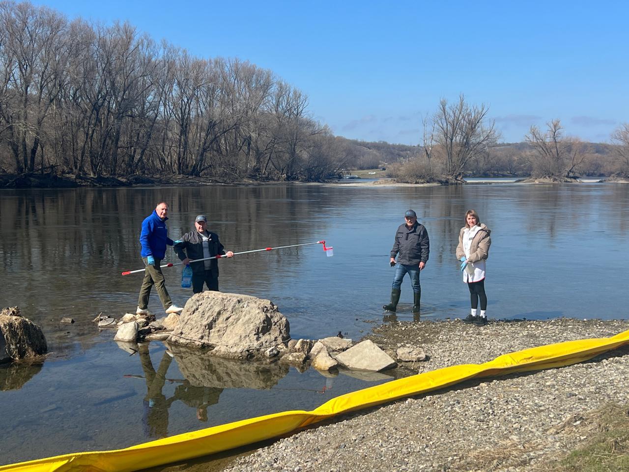 Фахівці закликають тимчасово не користуватися водою з Дністра