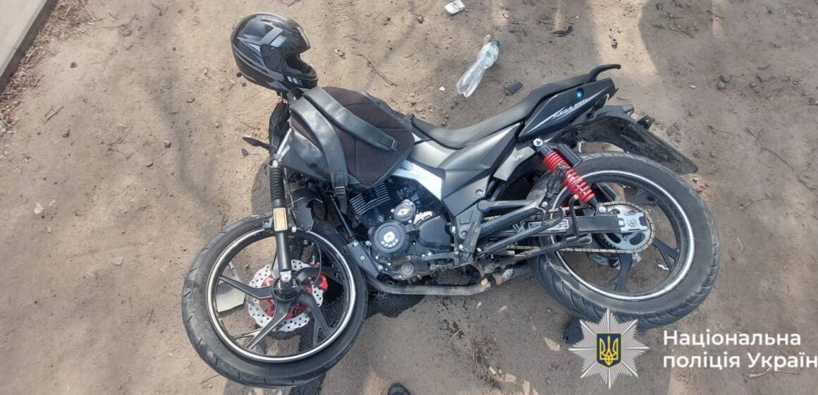 У Ямполі внаслідок зіткнення автомобіля та мотоцикла госпіталізували двох підлітків