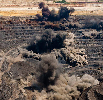 1-1 Мешканців Вінниччини попереджають про планові вибухи 14 квітня