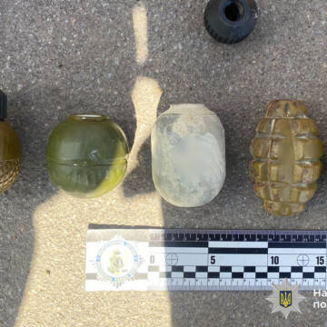 Житель Миколаївщини перевозив у машині через Вінниччину гранати