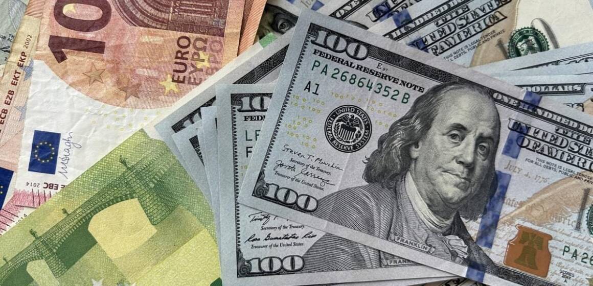 Курс валют на 24 квітня: долар знову пішов вгору, євро та злотий дешевшають