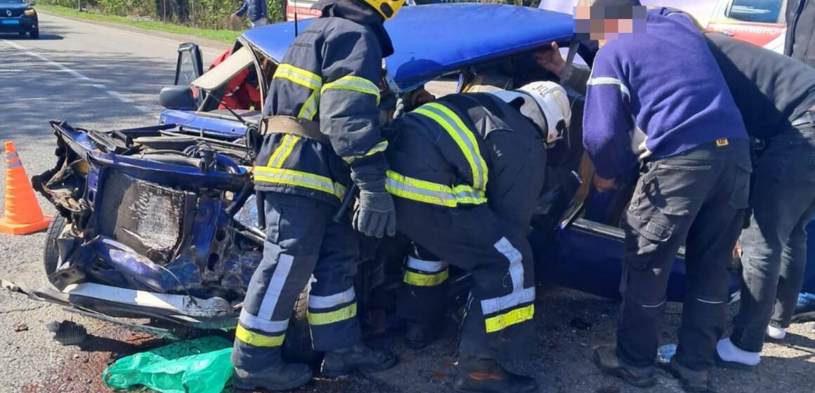 У Вінницькій області сталася масштабна ДТП за участі трьох автівок