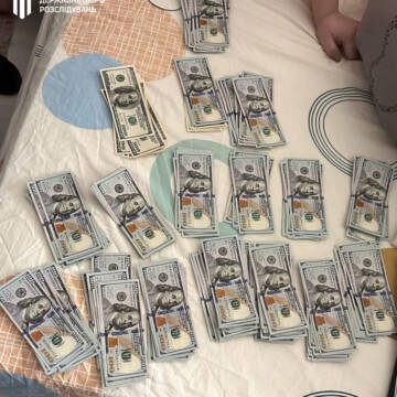 3-tisyachi-dolariv-za-znyattya-z-rozshuku-na-vinnichchini-zatrimali-posadovcya-tck-2 Продавав «зняття з розшуку» корупціонер з ТЦК на Вінниччині