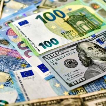 НБУ оновив курс валют: скільки коштуватимуть долар, євро і злотий