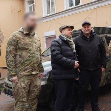 5363916267670148113 Міжрегіональний координаційний гуманітарний штаб передав чергову партію автомобілів для підрозділів ЗСУ