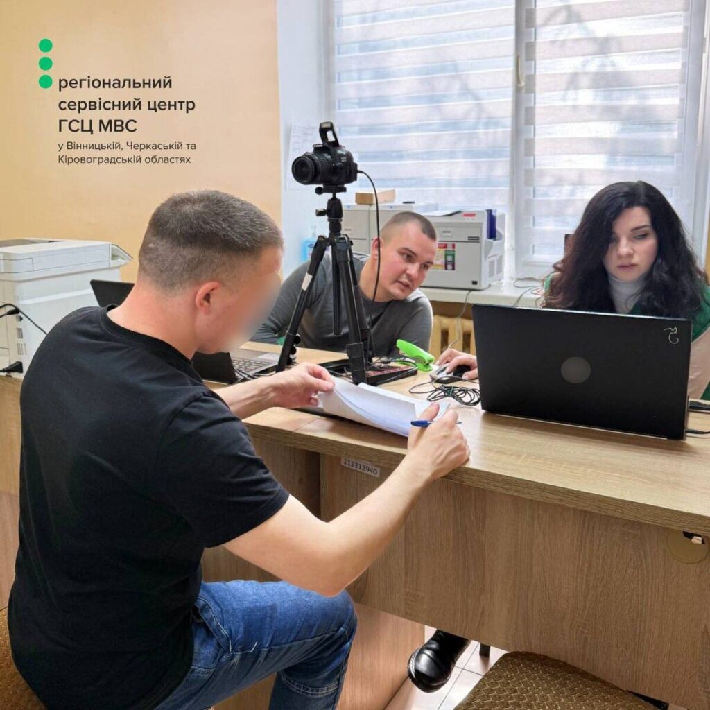 На Вінниччині відновили 24 посвідчення водія для захисників після полону