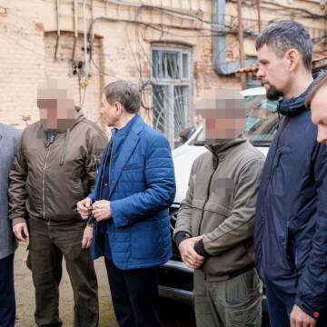 Команда Міжрегіонального координаційного гумштабу вчергове підтримала підрозділ ССО: військовим передали новий пікап