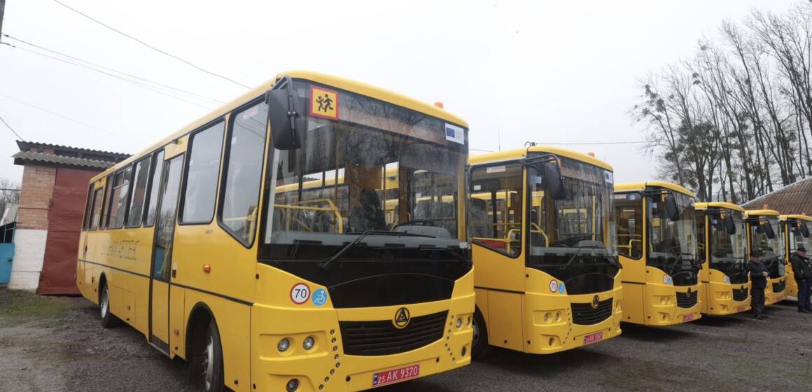 Школа стає ближчою: інклюзивні автобуси поїхали у громади Вінницького району