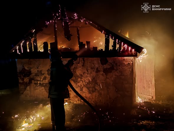 Пожежі на Вінниччині: на Уланівщині чоловік отримав опіки, у Липовці горів магазин