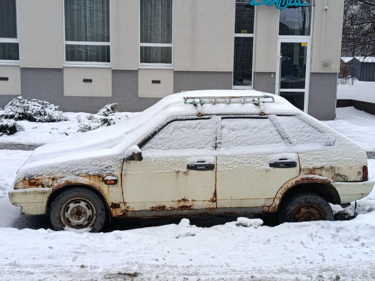 Вінницю звільняють від «автохламу»: покинуті автівки перемістять на спецмайданчики
