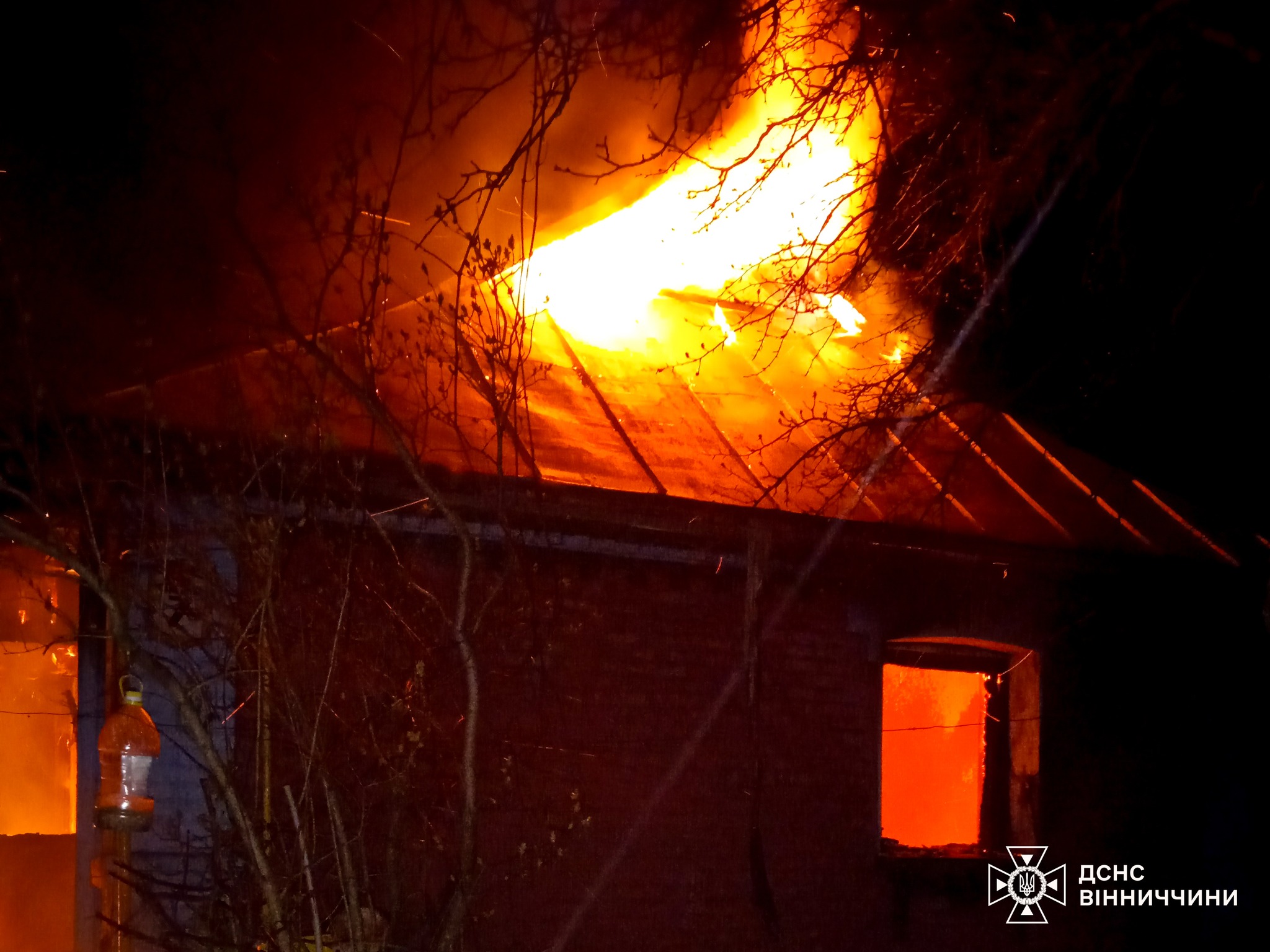 Коротке замикання та необережність: за добу на Вінниччині сталося 10 пожеж