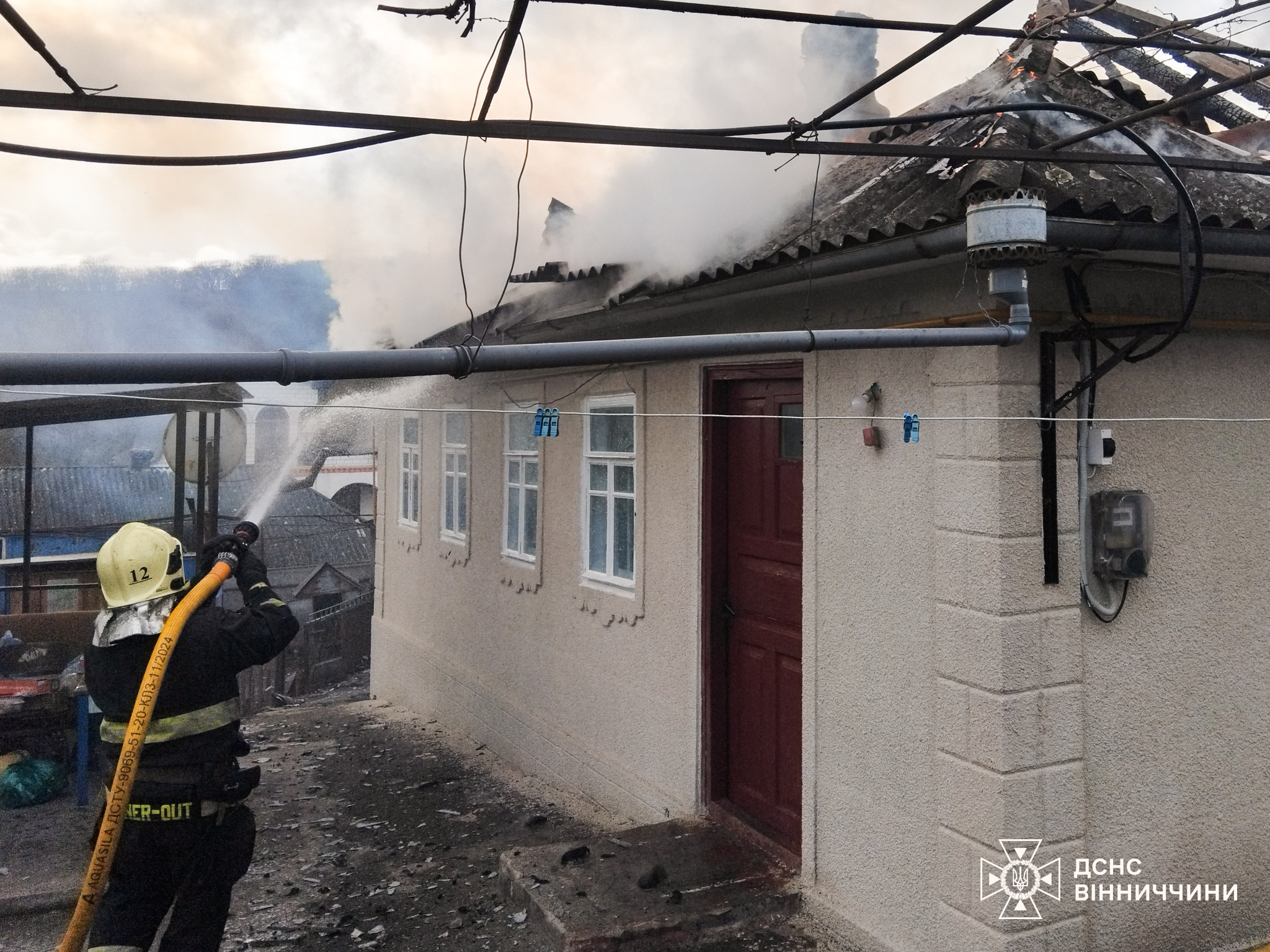 Вивів трьох дітей із вогню, але сам отримав опіки