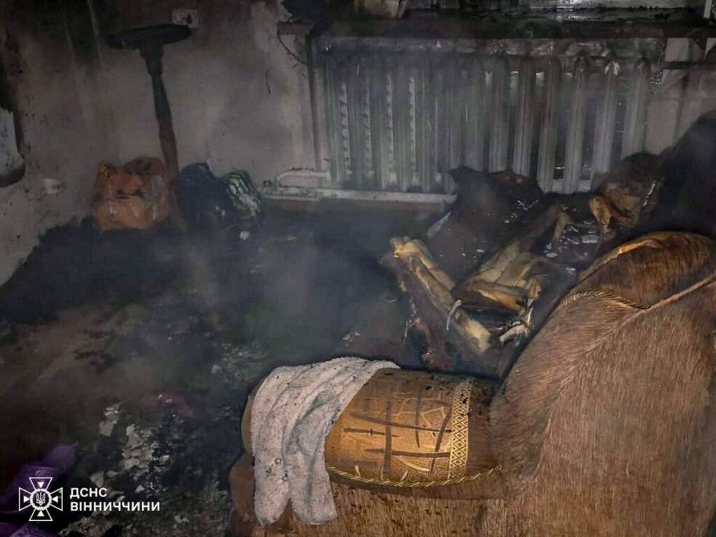 Рятувальники врятували двох людей з вогняної пастки у Вінниці та Бершаді