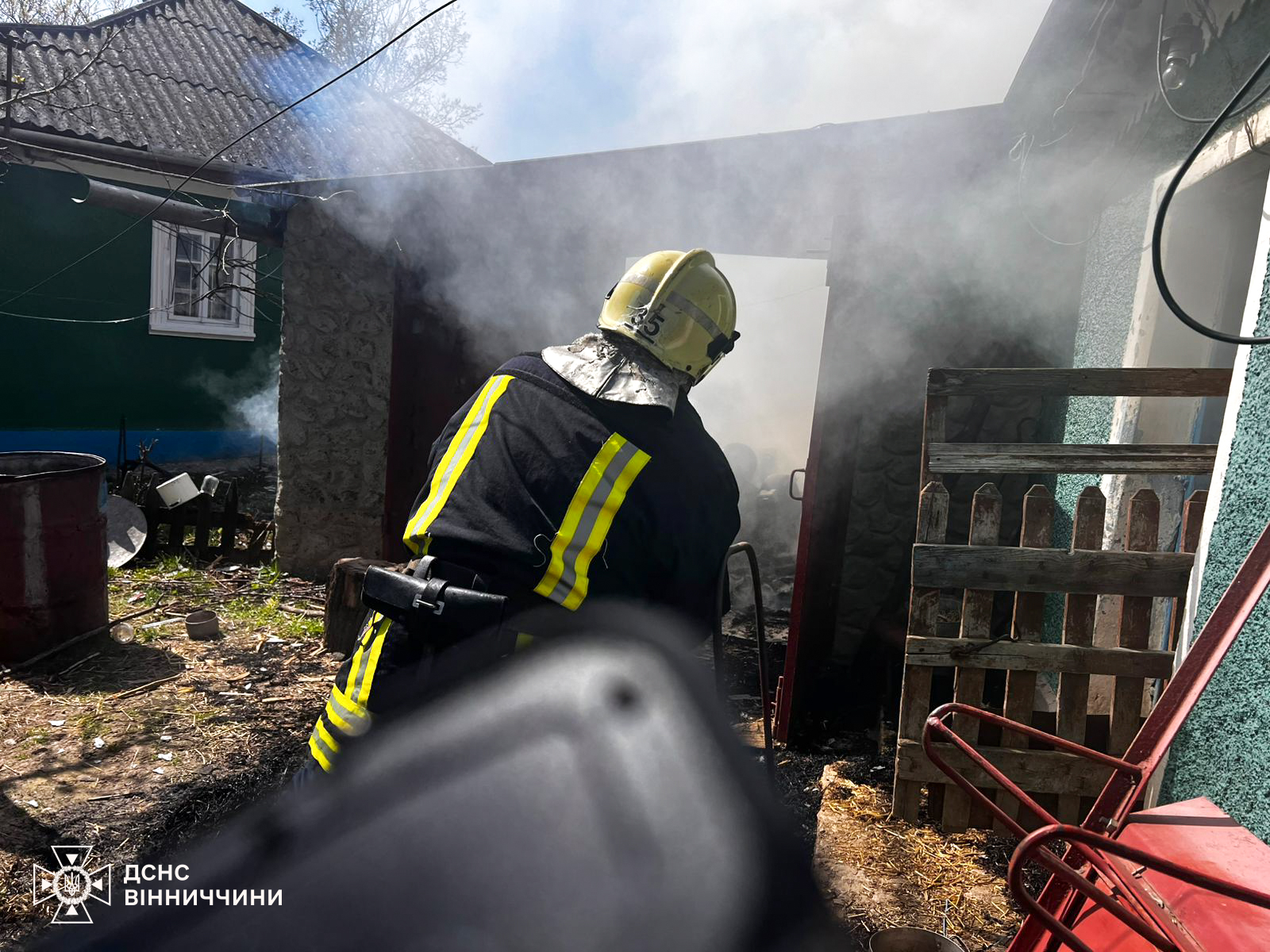 10 пожеж за добу на Вінниччині: горіли авто, споруди та сухостій