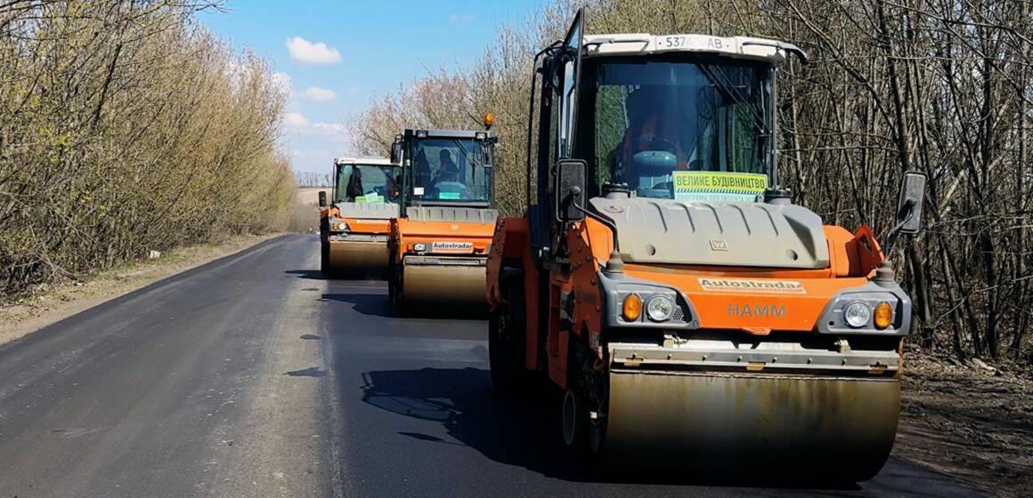 На Вінниччині оновили десятки тисяч квадратних метрів доріг і продовжують ремонт нових ділянок