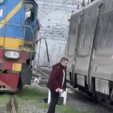 Зіткнення поїздів на Вінниччині: понад 500 пасажирів евакуювали, травмованих немає