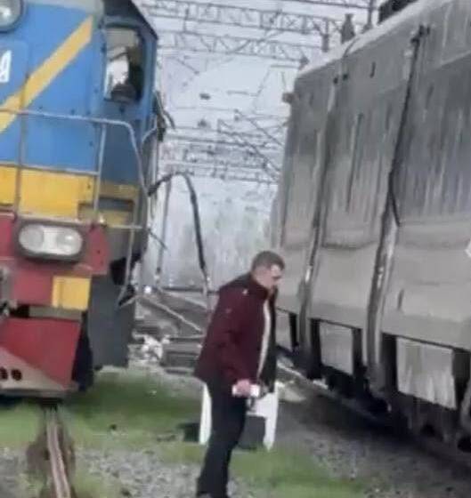 Зіткнення поїздів на Вінниччині: понад 500 пасажирів евакуювали, травмованих немає