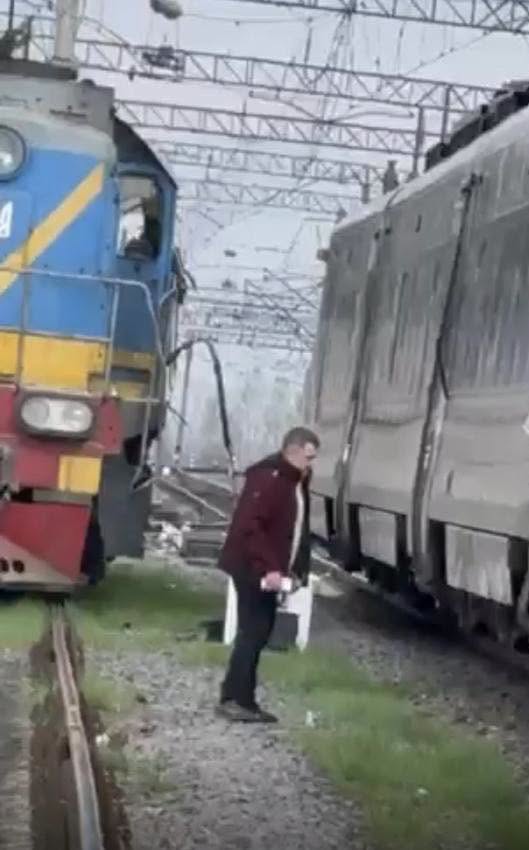 Зіткнення поїздів на Вінниччині: понад 500 пасажирів евакуювали, травмованих немає