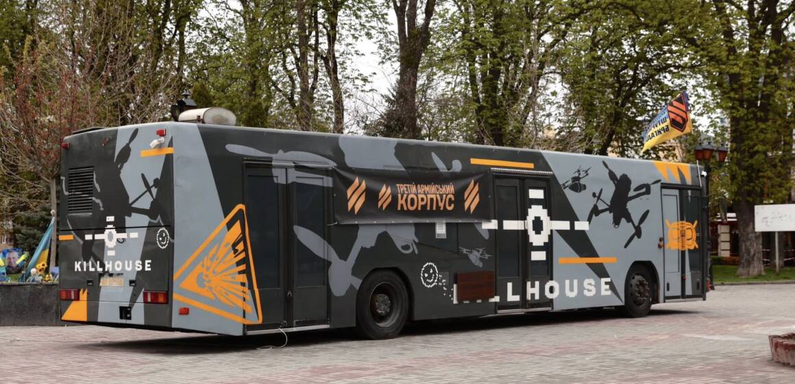 Стань пілотом FPV: у центрі Вінниці відкрився мобільний «Kill House»