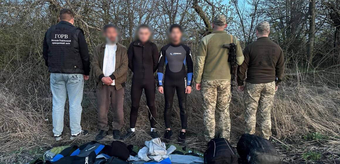 Професійне екіпірування та гумовий човен: на Дністрі викрили «екстремалів», які планували втечу за кордон