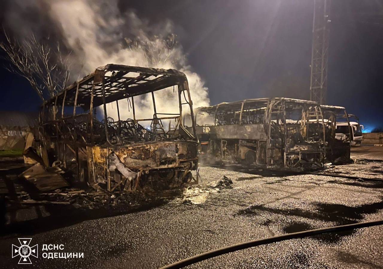 Масована атака дронів по Україні: є влучання, поранені та масштабні відключення світла