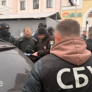 Переправа через Дністер та фіктивні комісії: у Вінниці затримали організатора каналу втечі за кордон