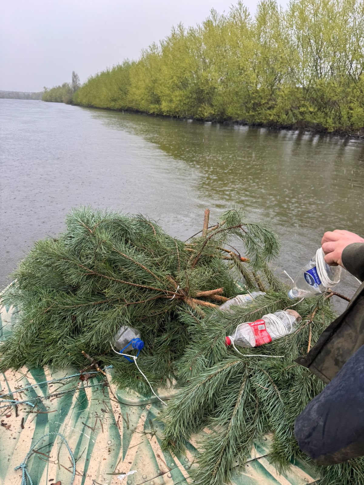 На Ладижинському водосховищі облаштували 270 штучних «пологових будинків» для риби