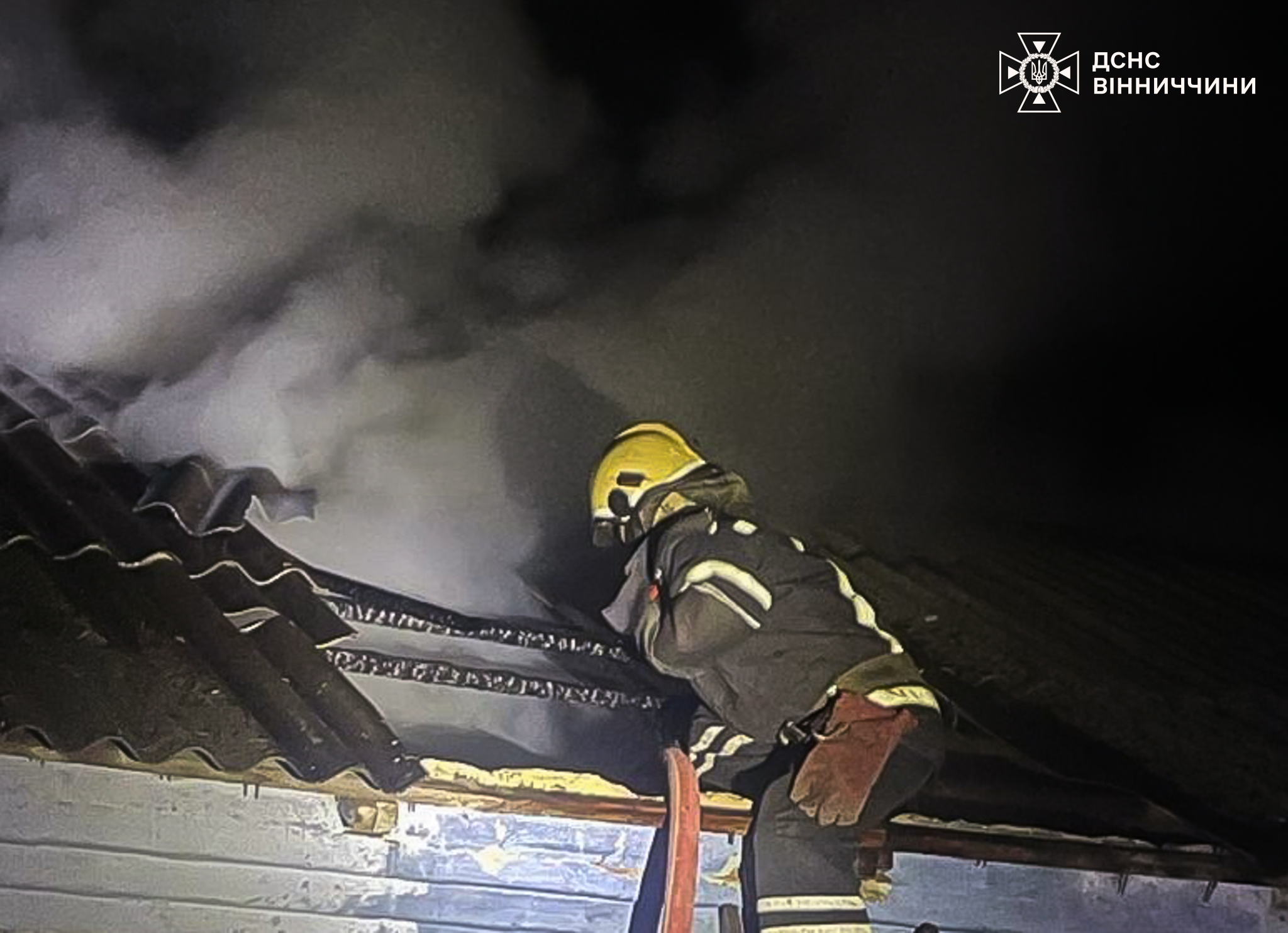 На Вінниччині через пічне опалення ледь не згоріла будівля