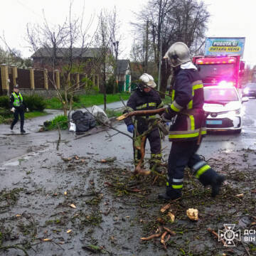 Майже 250 рятувальників ліквідовували наслідки негоди на Вінниччині (Оновлено)