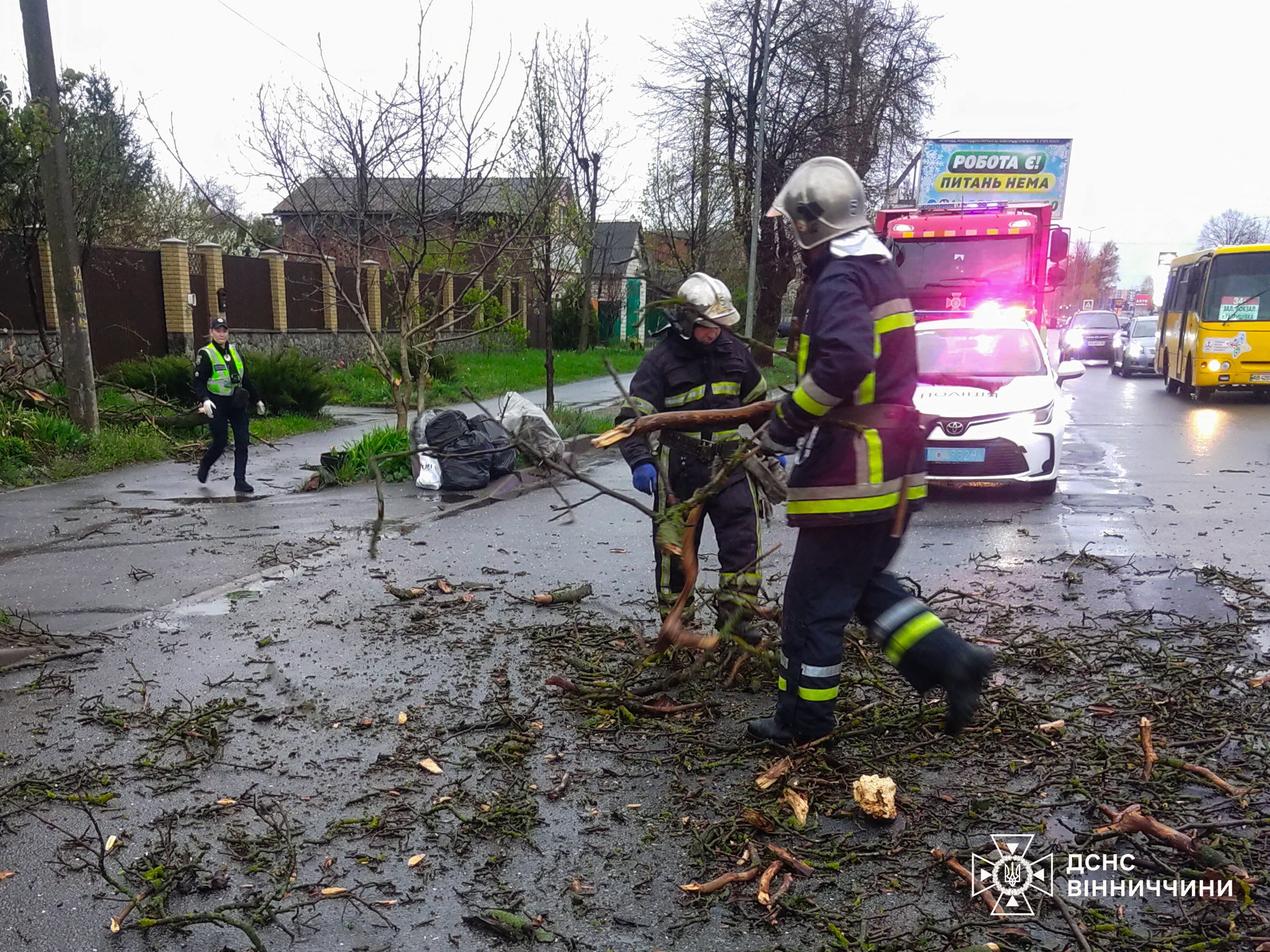 Майже 250 рятувальників ліквідовували наслідки негоди на Вінниччині