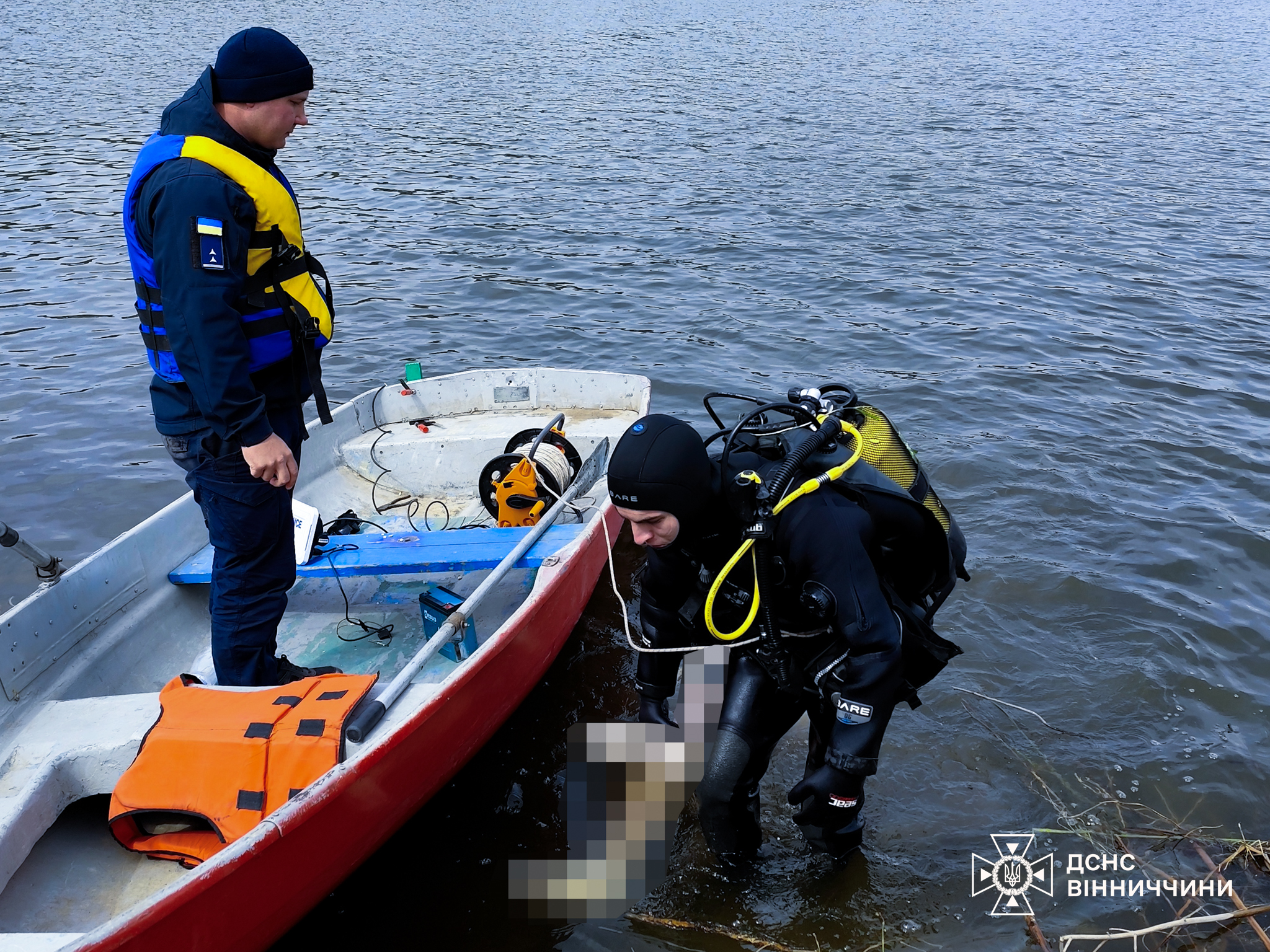В Ободівській громаді водолази підняли з дна тіло 25-річного потопельника