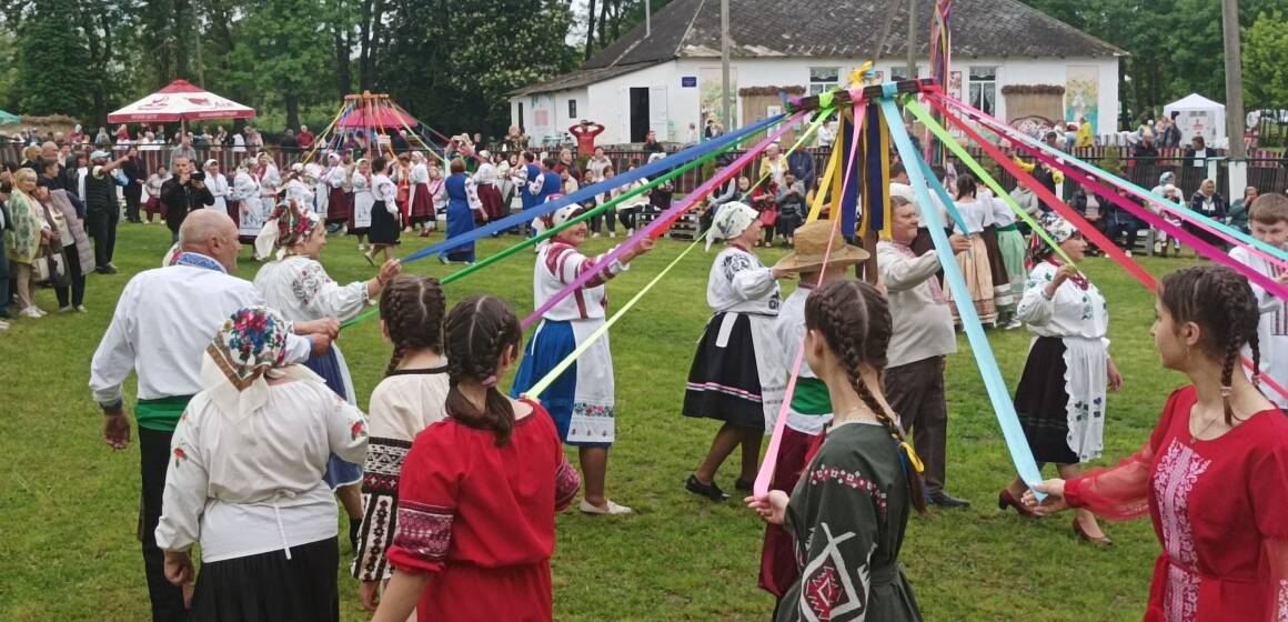 Фестиваль веснянок, унікальні гойдалки та куліш: вінничан кличуть у Серебринці