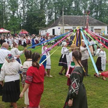 Фестиваль веснянок, унікальні гойдалки та куліш: вінничан кличуть у Серебринці