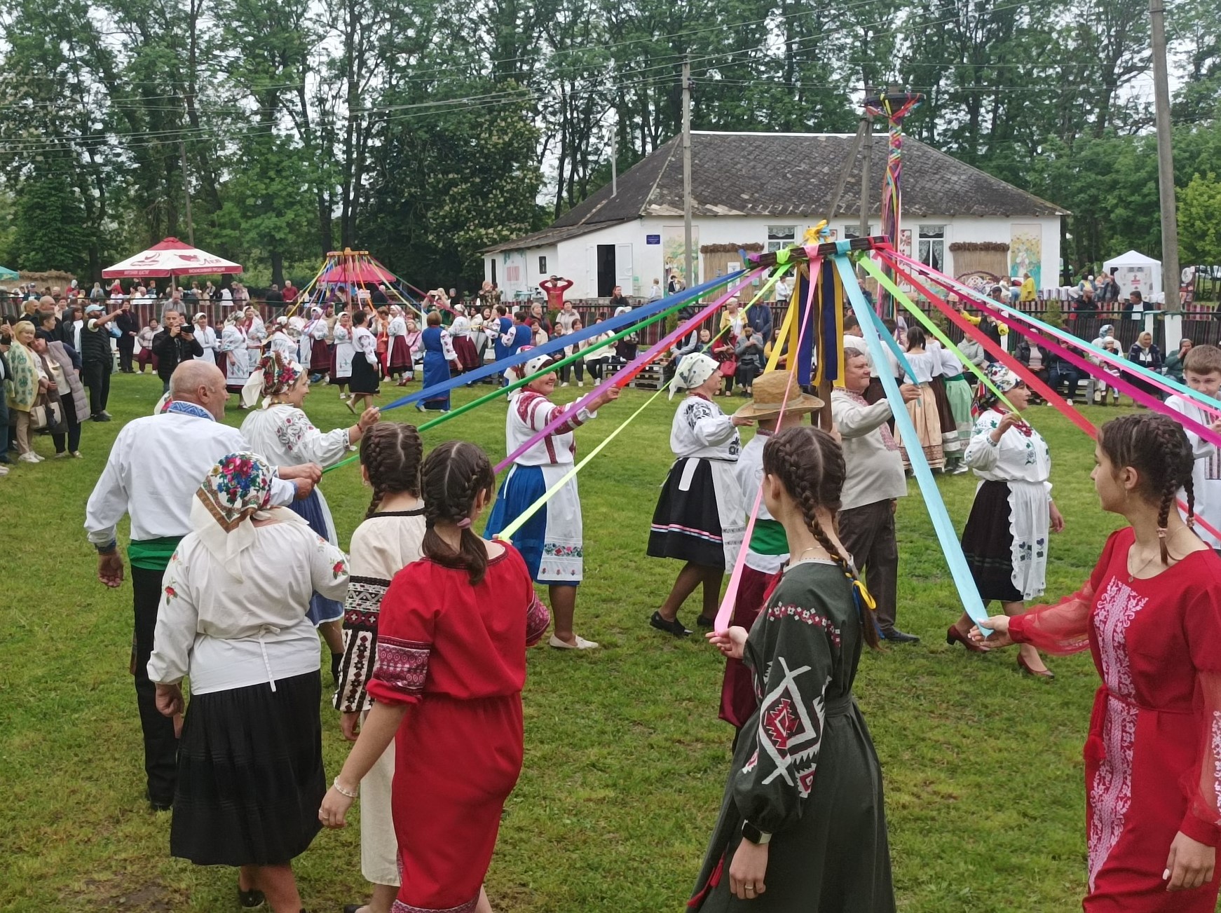 Фестиваль веснянок, унікальні гойдалки та куліш: вінничан кличуть у Серебринці