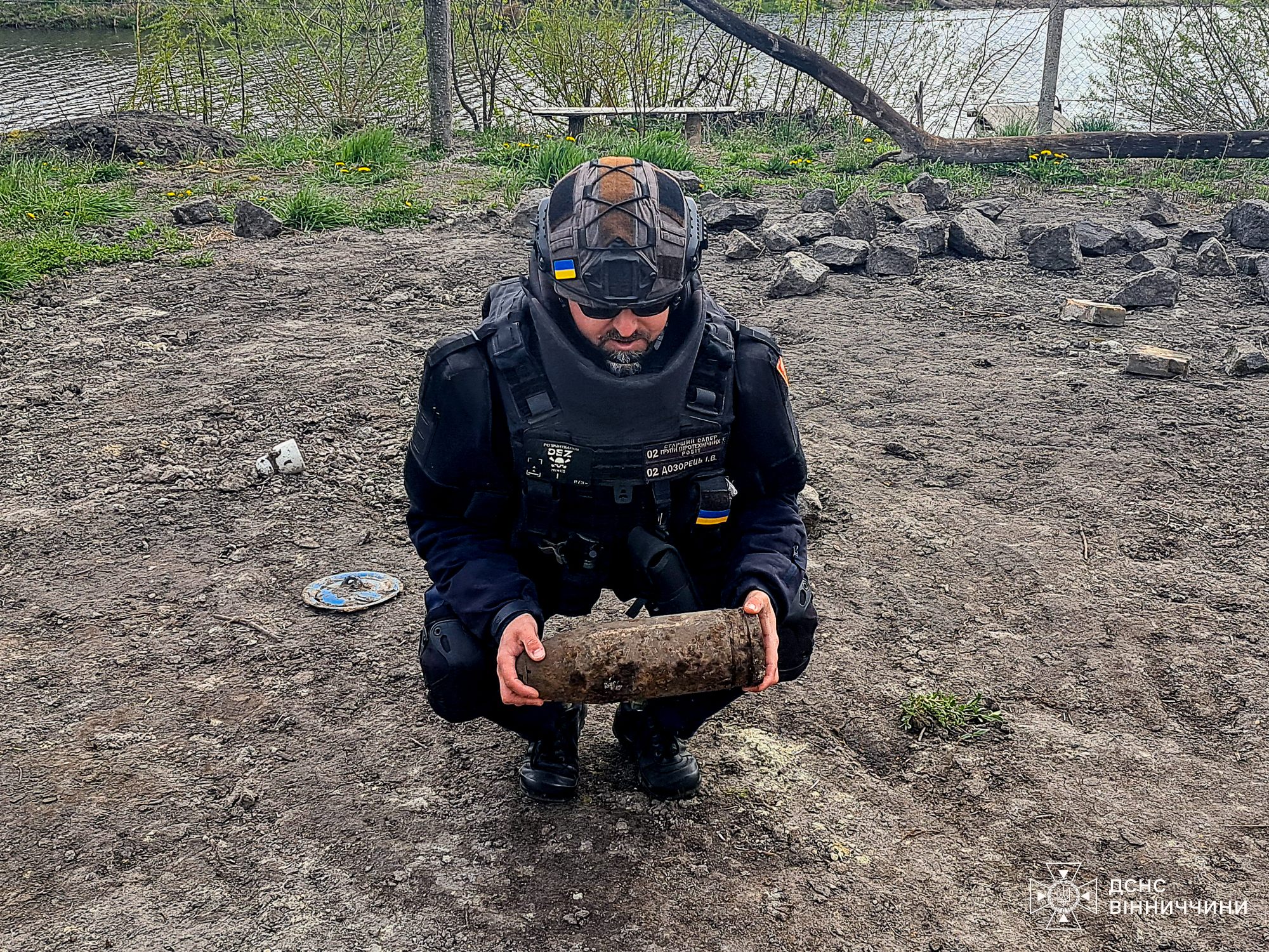 На Хмільниччині сапери знищили знайдені в полі старі боєприпаси