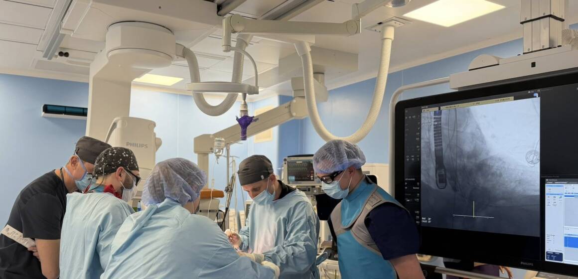 Серце під захистом: у Вінниці впровадили унікальну технологію заміни клапана через судину