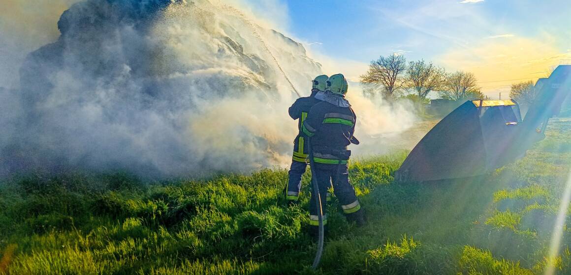 На Вінниччині рятувальники ліквідували 8 пожеж: горіли дрова, солома та суха рослинність