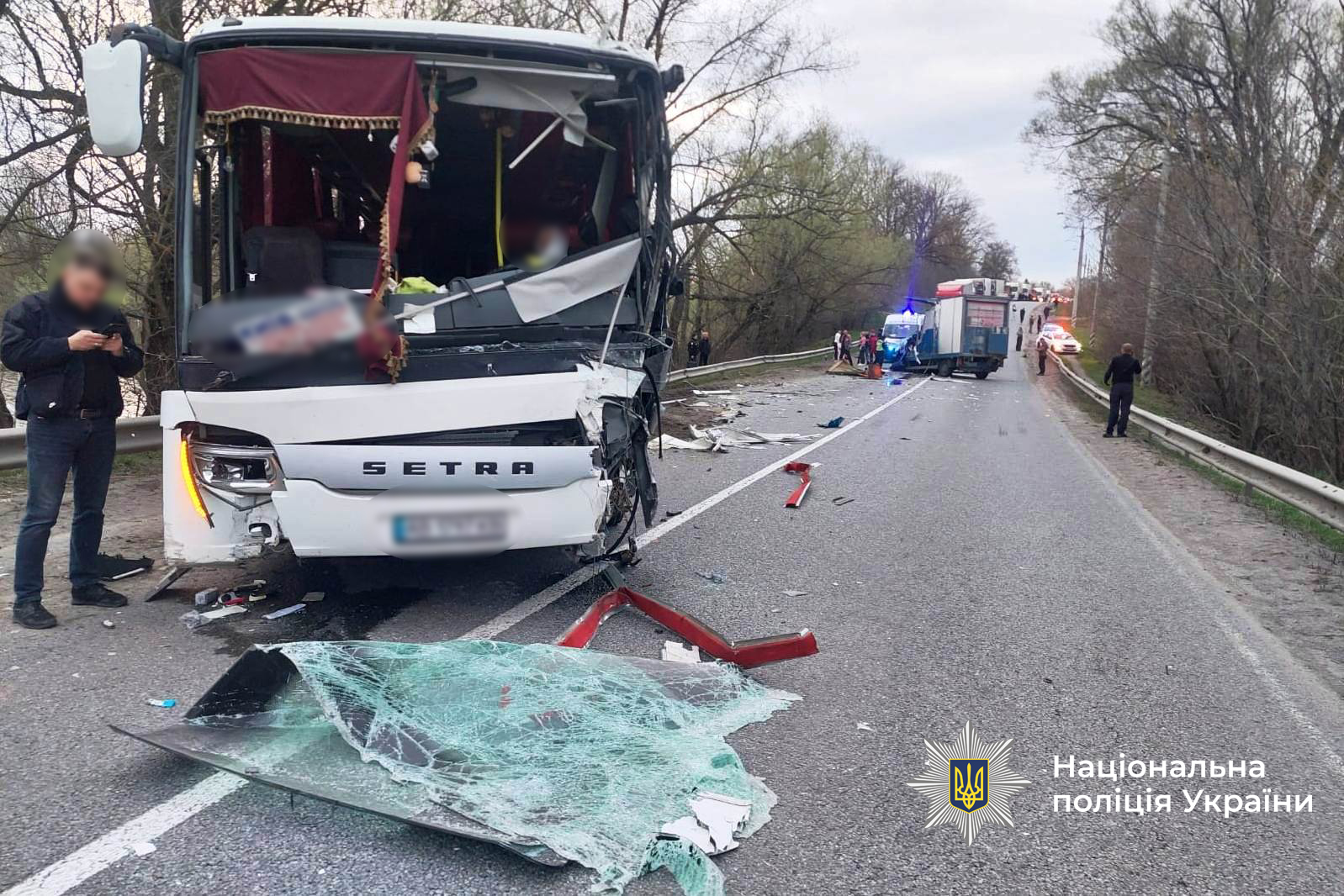 У зіткненні вантажівки та пасажирського автобуса під Хмільником загинув водій