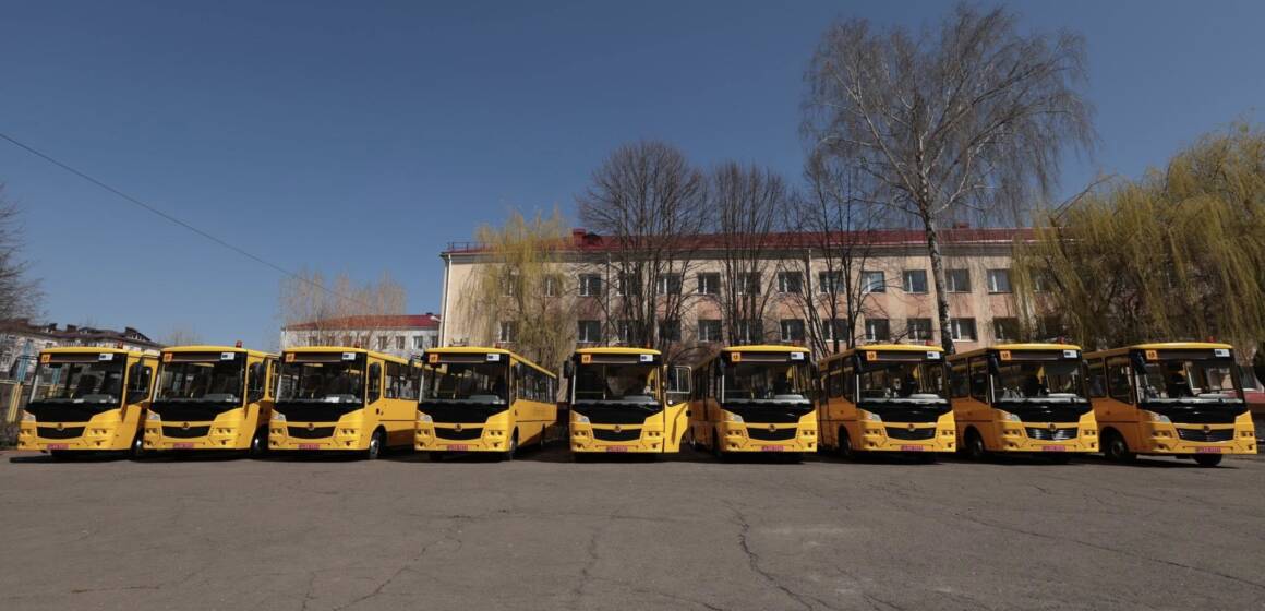 Ще більше можливостей для учнів: громади Вінниччини отримали нові автобуси