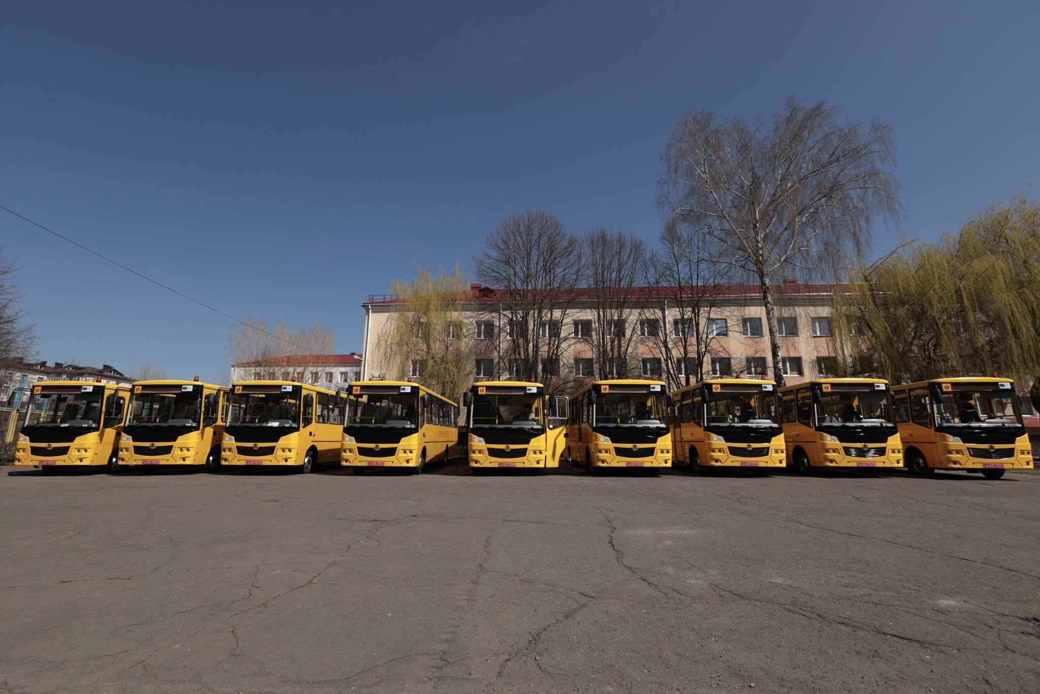 Ще більше можливостей для учнів: громади Вінниччини отримали нові автобуси