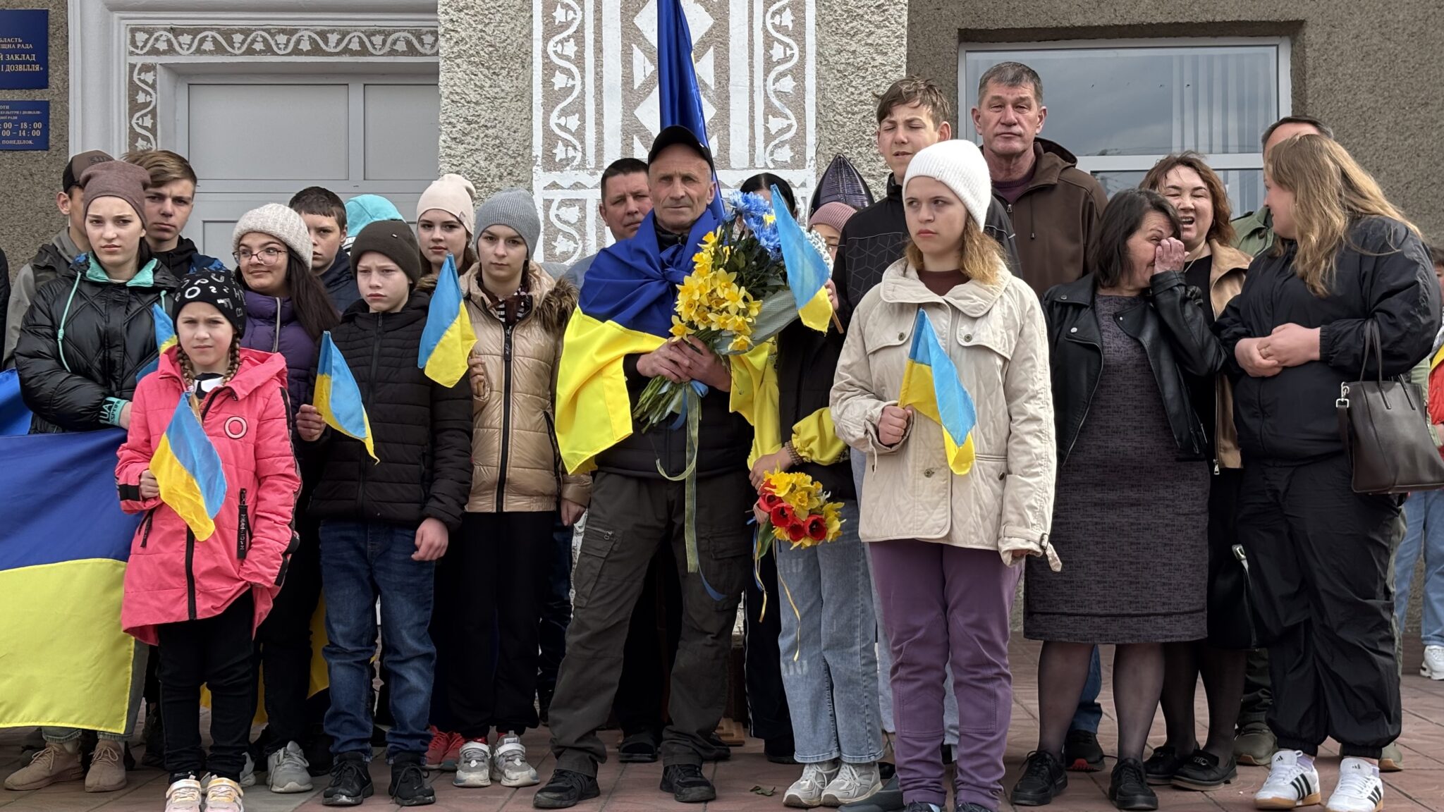Після трьох років полону: на Вінниччині зустріли звільненого захисника Сергія Стасюка
