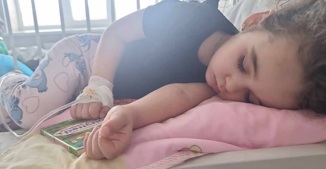 Дитинство без болю: трирічній вінничанці Ніколь потрібна допомога у зборі на інтелектуальну помпу